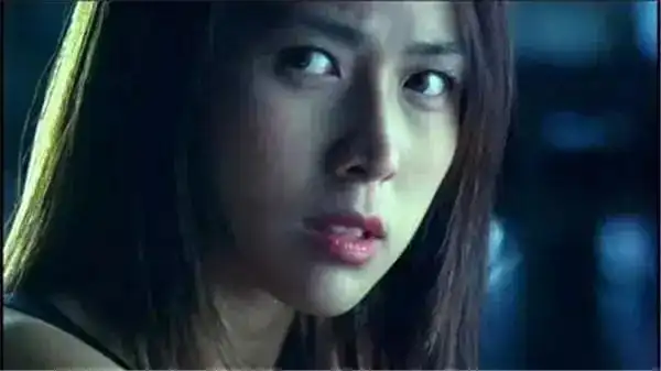 古惑仔山鸡老婆被誉为性感教主嫁给孔子传人后幸福美满