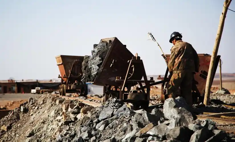 图片故事 采矿人-6发布时间:2019-08-07 分享 评论 喜欢 这两个矿工看