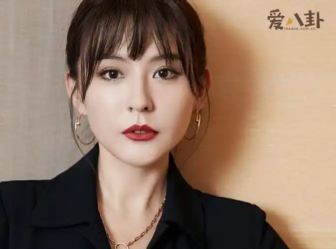 但是其过往的感情生活,都是非常低调的,如果不是热依扎公开和周游的那