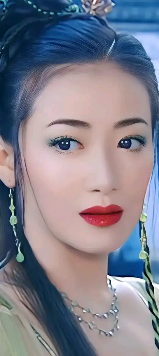 在剧中,陈紫函饰演的小青活泼,直爽,不拘束,有自己的主见,敢作敢为,重