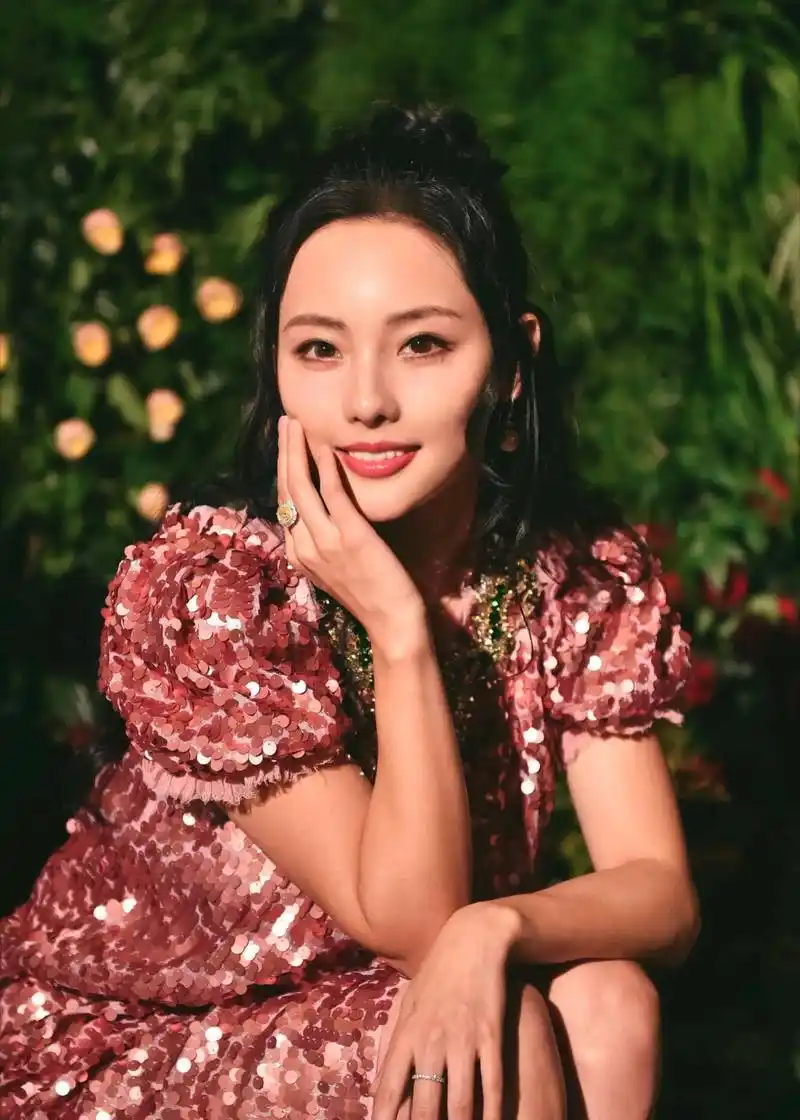 电视剧《温暖的弦》热播,张嘉倪在剧中的出色表现也不禁引起来了观众