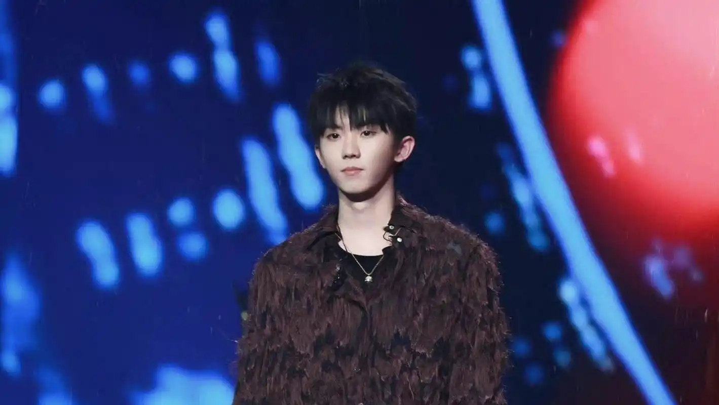 马嘉祺《要你管》舞台花絮照,定格舞台美好瞬间#明星资讯播报