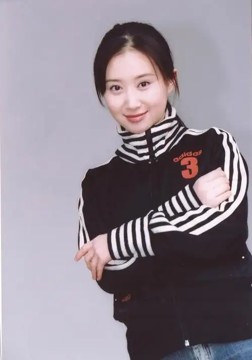 舒畅休闲生活照美丽动人魅力无限至今单身你会娶她吗