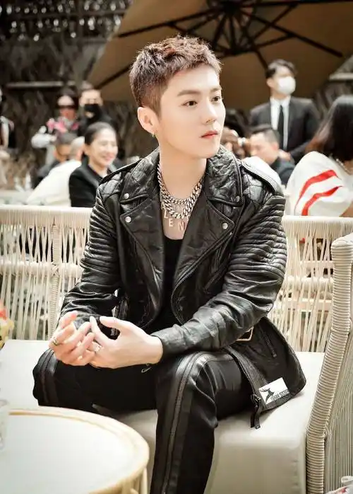 鹿晗罕见硬汉造型!
