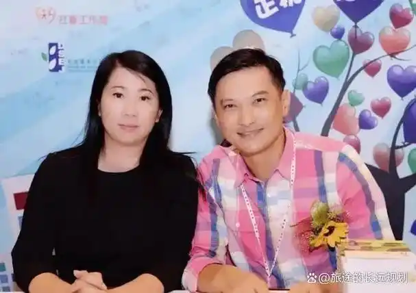 tvb前小生与佘诗曼聚会自称看央视学普通话和儿子站着听国歌