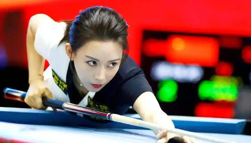 潘晓婷也曾考虑过个人问题,譬如,她曾与台球健将丁俊晖有某种暧昧关系