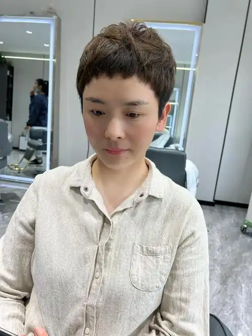 超短锯齿短发