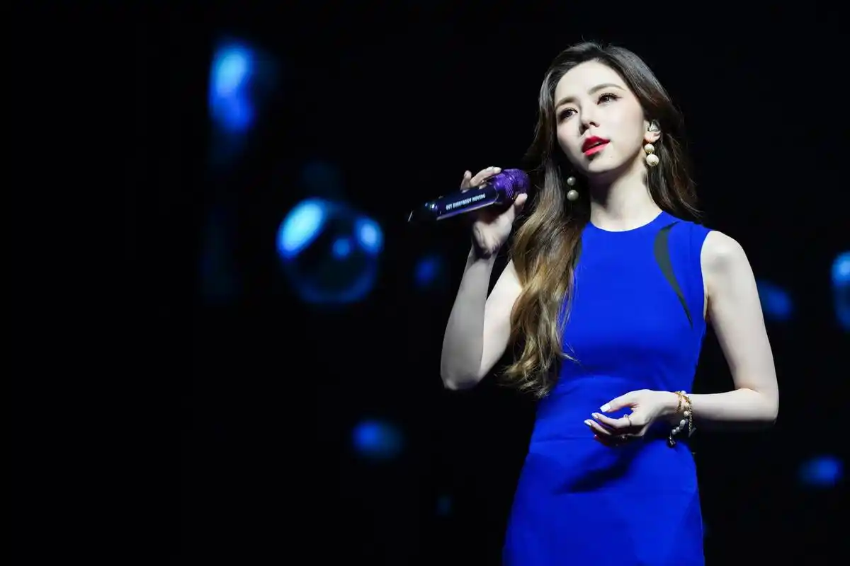 邓紫棋# |#邓紫棋代言蓝妹啤酒#  今天解解唱了哪几首歌[疑问] 在