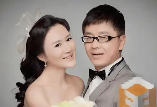 张纪中其实是她的第二任丈夫,在2013年时,杜星霖与一位台湾富商有过一