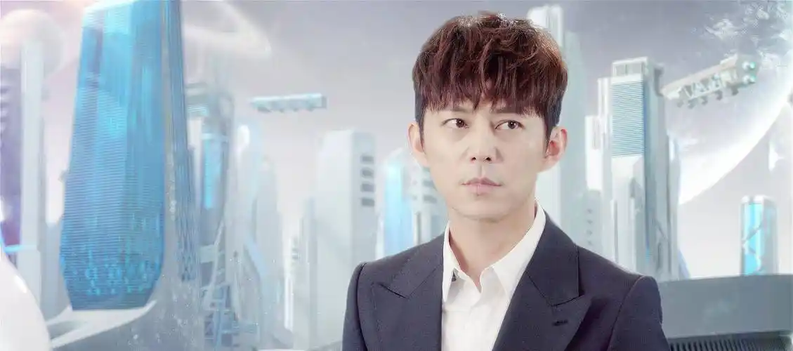 何炅携绯闻女友王菁外出,二人穿情侣装cp感十足,同出同入超亲密_好友