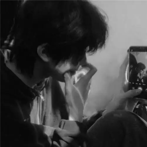 为你倾尽半世温柔男生头像2022流行黑白