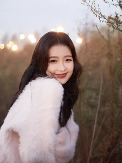 重塑自我 专心搞起事业的孙怡美得发光!_照片_大片_黑色