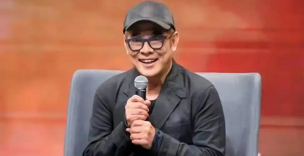 原创61岁李连杰近照曝光满脸皱纹衰老至极昔日巨星已面相大变