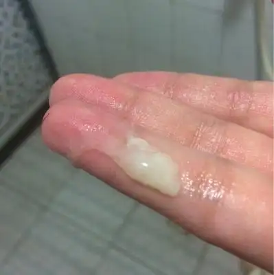 预产期超过两天,刚刚洗澡下体流出这东西不知道会不会是羊水破了?