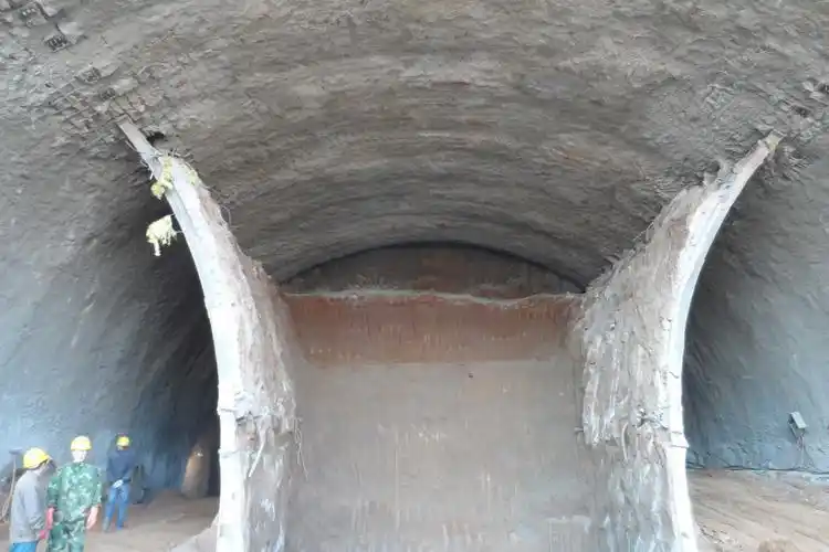 公路隧道单侧壁导坑法或双侧壁导坑法施工要点及关键工序(79)