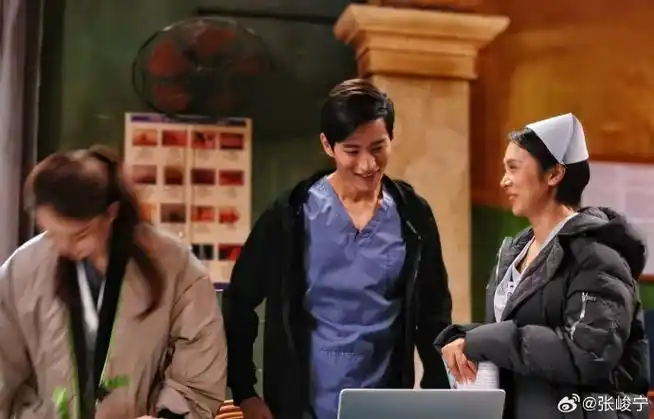 四年前的今天 正在拍人生中第一次的救援医疗剧《一起深呼吸》 第一次