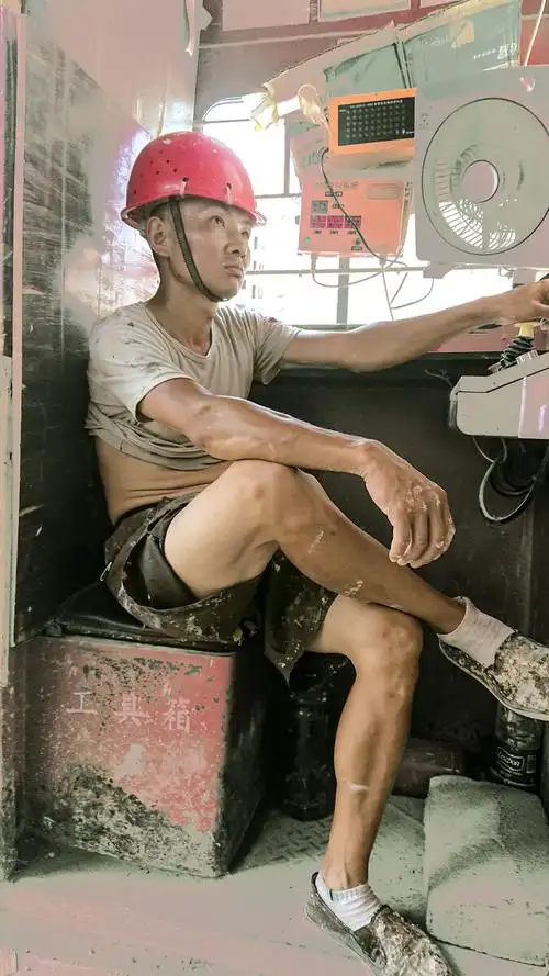 工人上班时那手机拍的工地的真实写照