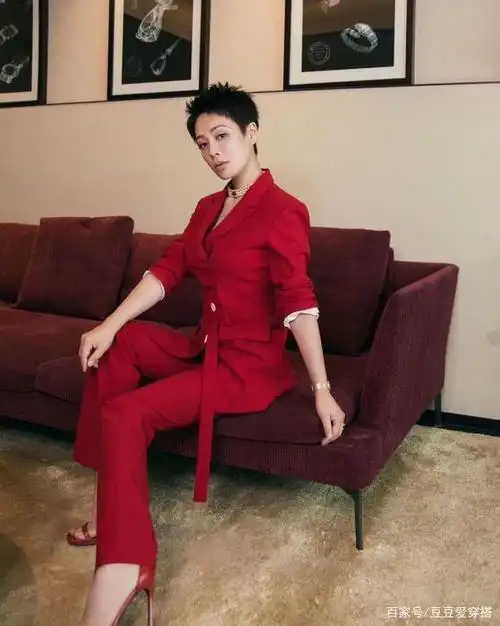 对于在娱乐圈中一众高颜值女明星当中,宁静的长相可以说是数一数二的