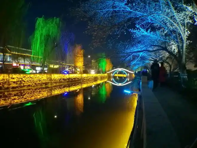 天下常熟,虞城之夜,樱花秀.2019年3月23日夜晚.手机拍摄.