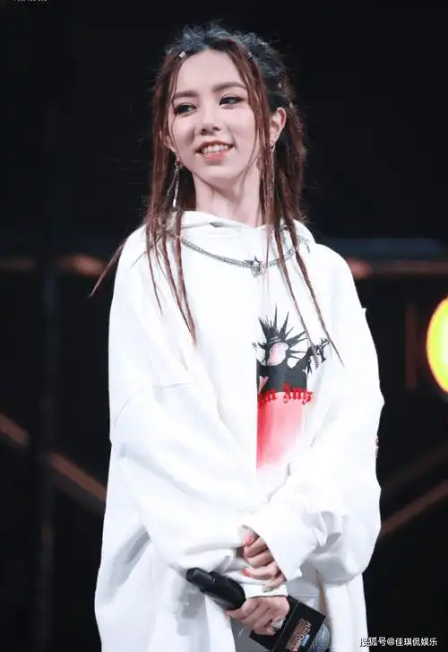 有种"整容"叫邓紫棋分手,前男友林宥嘉变化不大,她却脱胎换骨