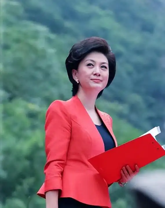 回顾央视主持人海霞亮:老公是"大名鼎鼎"的罗永章,女儿比妈还美