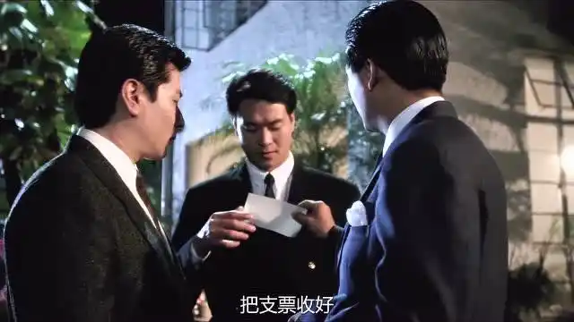 赌神:赌神高进和南大哥对赌,三个q赢了,一把牌赢900万