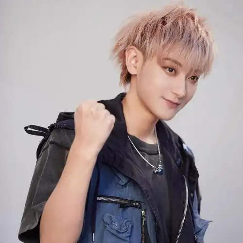 黄子韬超帅气头像