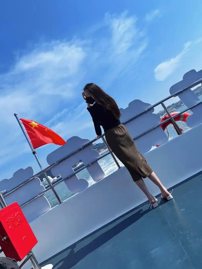 海边这样拍背影真的太喜欢啦 下次要多尝试拍拍带脸的全身#海边