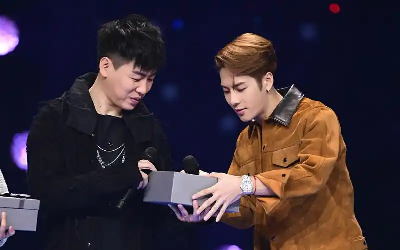 综艺:白敬亭好不容易生起的火,王嘉尔给弄灭了,小白:解释一下