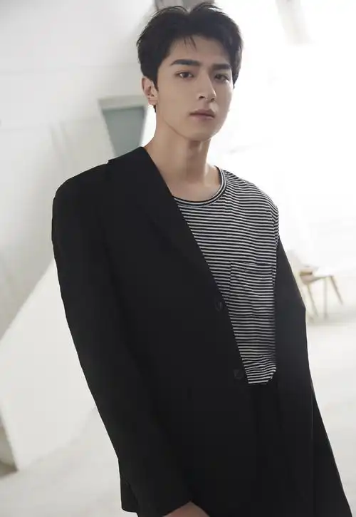 林一黑白质感写真大片36