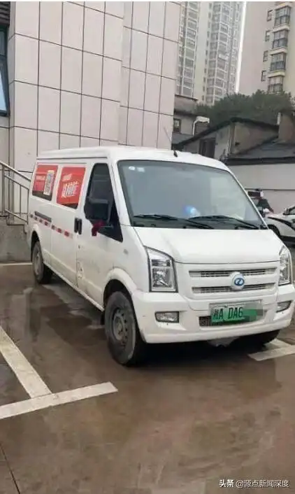 涉事的货拉拉面包车.