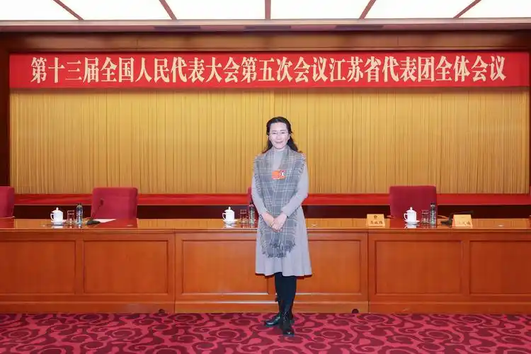 蒋宇霞代表建议义务教育延至12年将3年学前教育纳入