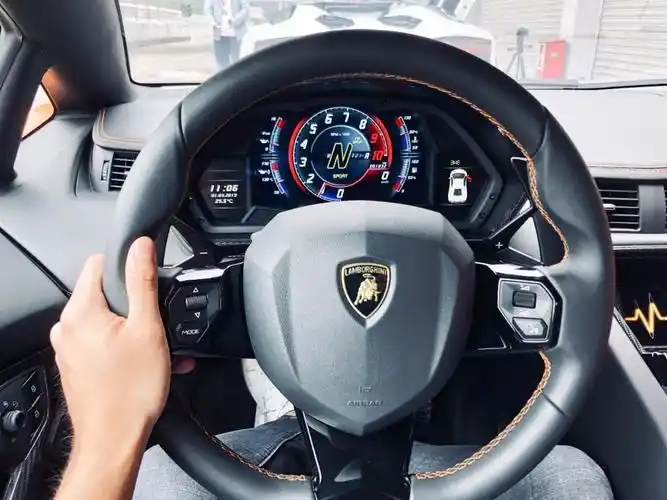 放牛班的春天 赛道试驾地表最强suv——兰博基尼urus_车家号_发现车