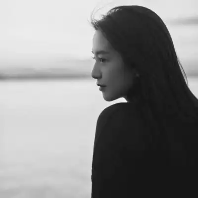 黑白女头高冷意境丧侧脸_女生头像_我要个性网