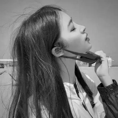 酷酷黑白女生头像