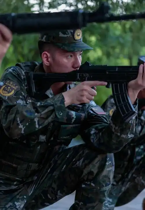 新戎装新起点武警21式作训服闪亮登场