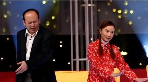 演员郭达娶大一岁的妻子吴芳钱也归她管如今他还好吗