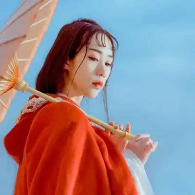 江山雪地带伞女生头像,唯美古风真人头像