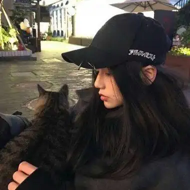 超酷戴帽子女生头像女生反戴鸭舌帽霸气头像