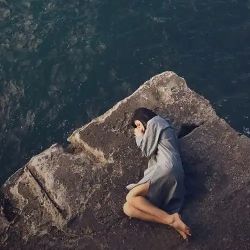 由美头网整理发布,伤感头像频道提供更多与伤心,崩溃,伤感,绝望相关的