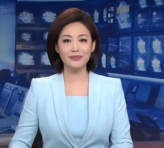 央视美主播郑丽:低调嫁圈外丈夫,37岁生一女,一家三口幸福美满_北京