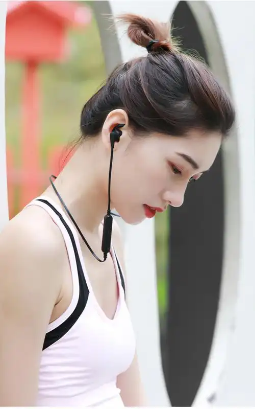 蓝牙耳机 特色功能: 降噪,语音控制,多点连接 佩戴方式: 耳塞式 线控