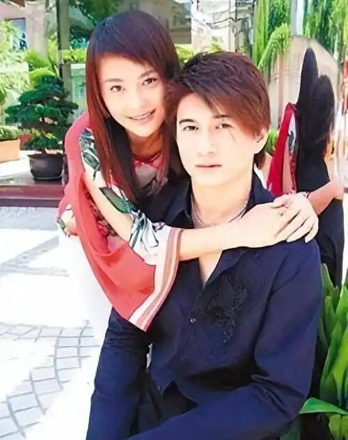 曝刘诗诗吴奇隆已冷战3年,两人貌合神离,男方被质疑立场不坚定_爱情