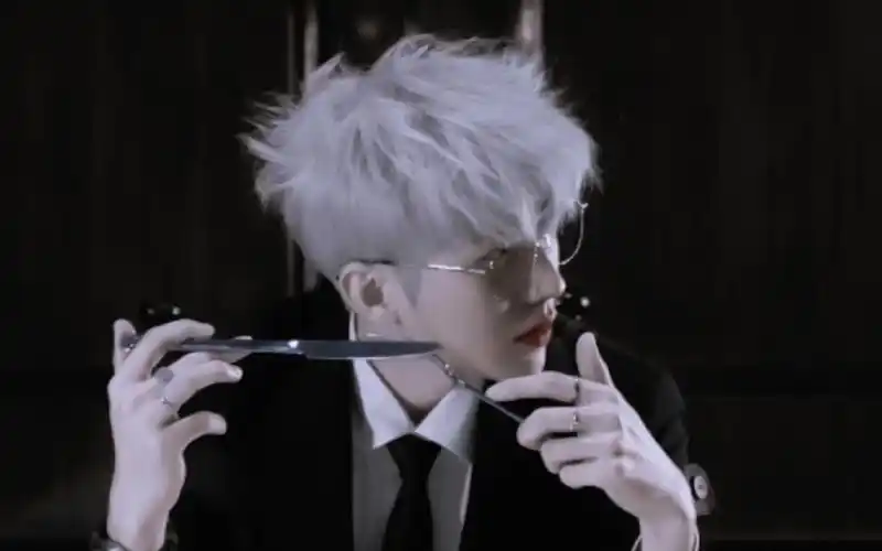 【蔡徐坤】银发造型惊人美貌,堪比二次元纸片人