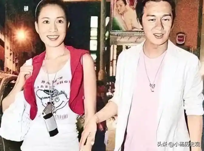 佘诗曼成"三料视后",他却只能接烂片养四娃