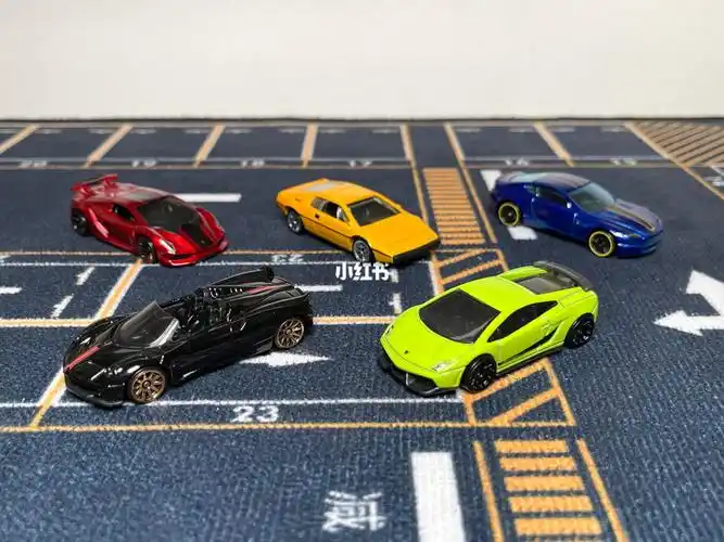 小车  #风火轮车模  #超级跑车圈  #我的玩具分享  #风火轮火辣小跑车
