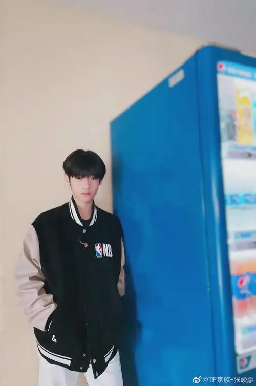 张峻豪祝大家小年快乐