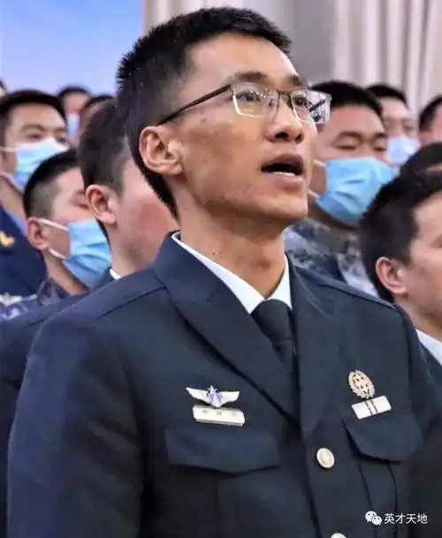 军队文职宣誓丨穿上孔雀蓝今天我上岗