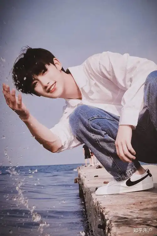 丁程鑫有哪些令人拍案叫绝的神图? - 知乎