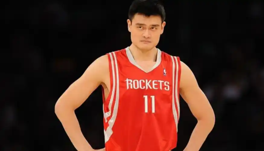 姚明为中国球员进nba奋力拼搏!